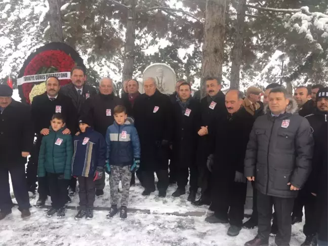 Yaşar Doğu Mezarı Başında Anıldı