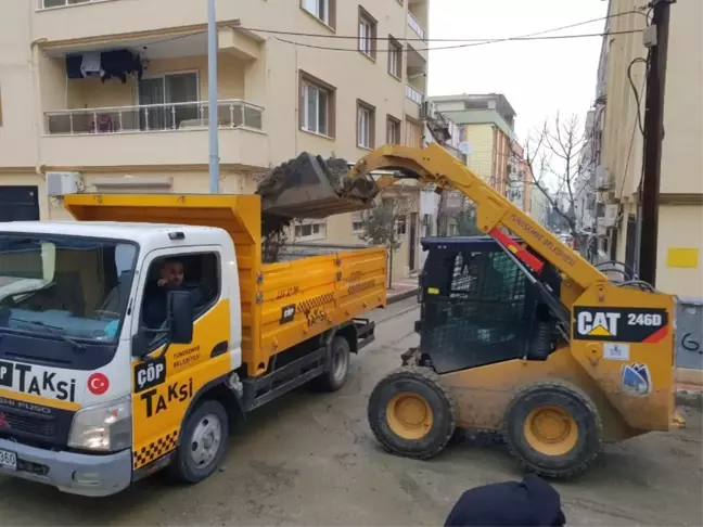 Sel Basan Mahallede Cadde ve Sokaklar Temizleniyor