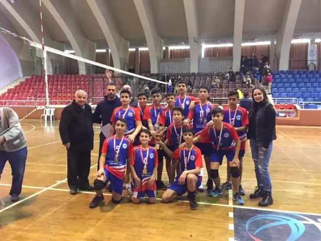 Söke Sazlı Ortaokulu'ndan Voleybolda İl Birincisi Oldu