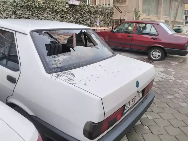 Otomobilin Camını Levyeyle Kıran Zanlı Güvenlik Kamerasında
