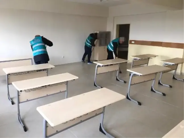 Silivri'de Denetimli Serbestlik Altındaki Hükümlüler Okulları Temizledi