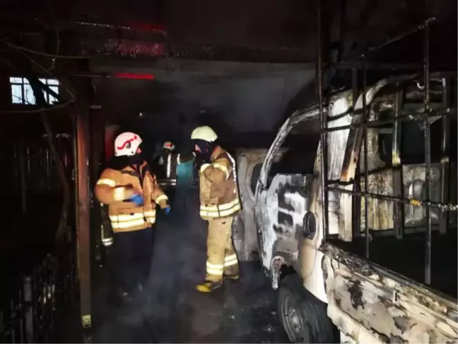Ümraniye'de Tamirden Getirdiği Araç Yandı Mahalleli Sokağa Döküldü