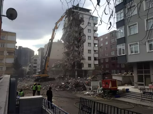 Kartal'da Yıkım Çalışmaları Devam Ediyor