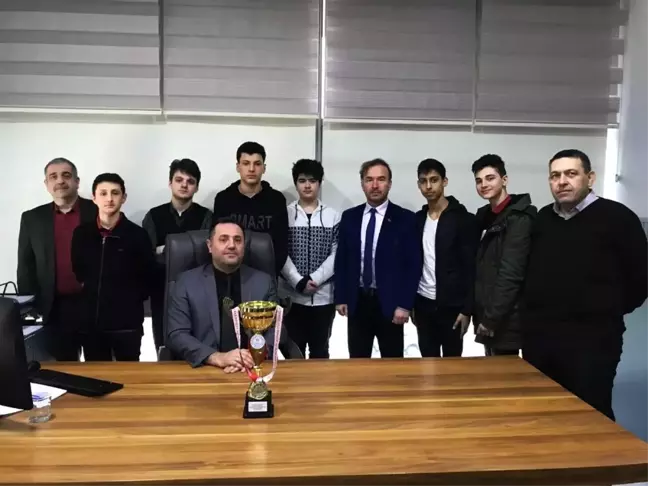 Şehit Erol Olçoklu Öğrenciler Badminton'da Şampiyon Oldu