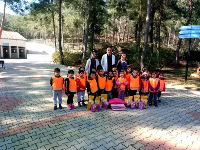 Minik Öğrenciler Hayvan Barınağında
