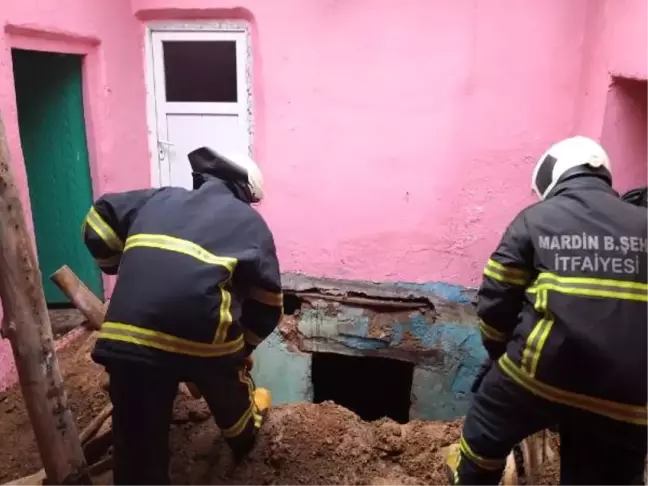 Toprak Evin Damının Çökmesiyle Yaralandı