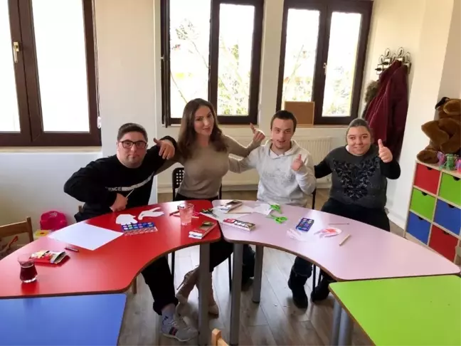 Ünlü Manken Tuğçe Aral'dan Özel Çocuklara Sürpriz Ziyaret