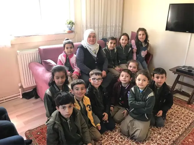 Agahefendi İlkokulu Öğrencilerinden Yaşlılara Ziyaret