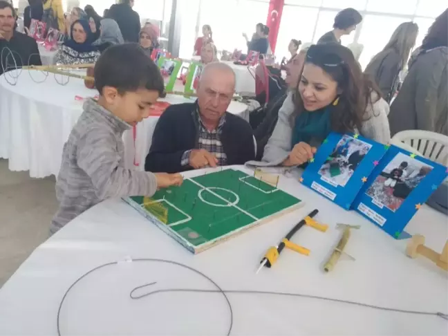 Dedeleri ile Birlikte Yaptıkları Oyuncakları Sergilediler