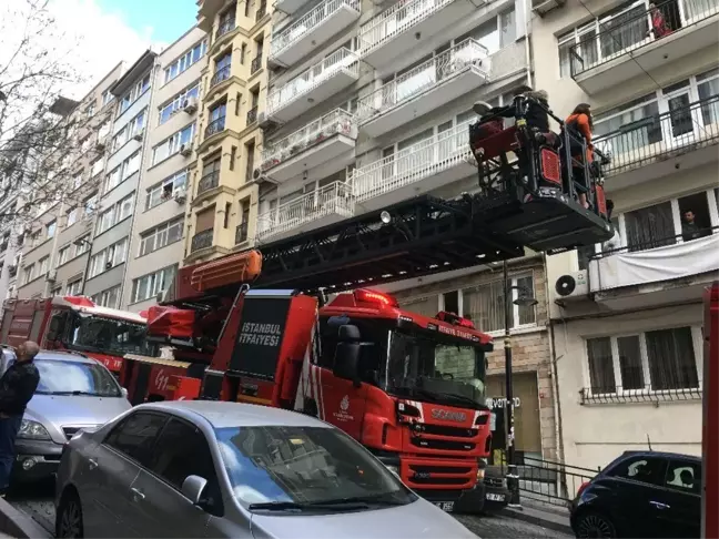 İstanbul'un Ünlü Semtinde Yangın Paniği