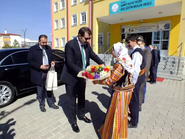 Sivas'ta Tübitak 4006 Bilim Fuarı Sergisi Açıldı