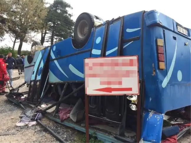 Soma'da Tarım İşçilerini Taşıyan Midibüs Devrildi: 2 Ölü, 25 Yaralı (2) - Yeniden