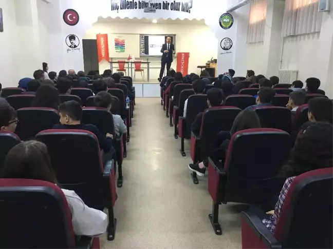 Öğrenciler 'Kariyer Günleri'nde Hekimlerle Buluştu