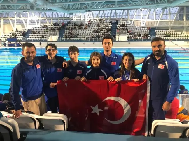 Yüzme Performans Sporcuları, Bulgaristan'dan Madalyalarla Döndü