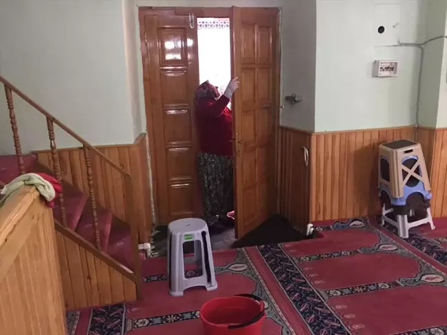 Beypazarı'nda Camilerde Temizlik Çalışması Başlatıldı