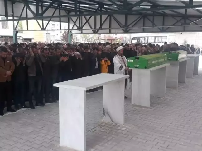 Bardaki Silahlı Kavgada Ölen 2 Kişi Toprağa Verildi