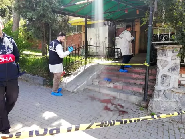 İstanbul Küçükçekmece Atakent Mahallesi'nde Bir Kafenin Önünde Yaşanan Silahlı Kavgada 1 Kişi...