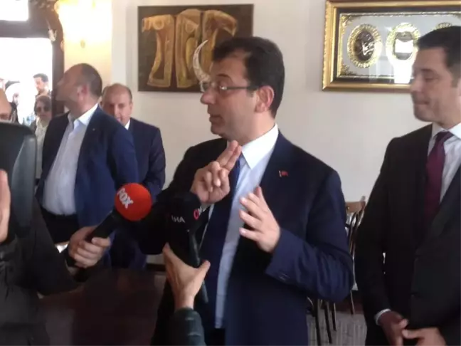 İmamoğlu ve Yavaş Cuma Namazını Hacı Bayram Camii'nde Kıldı