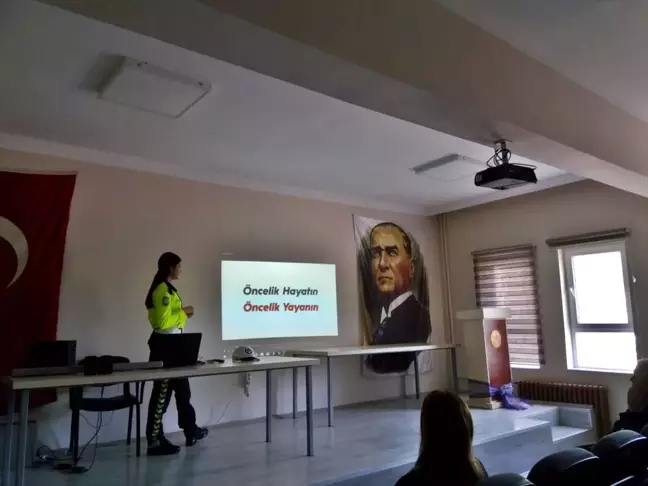 Gelibolu'da Öğrencilere Trafik Eğitimi