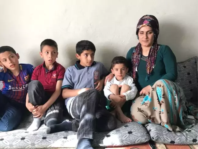 Çocuklarına Hem Annelik Hem de Babalık Yapıyor