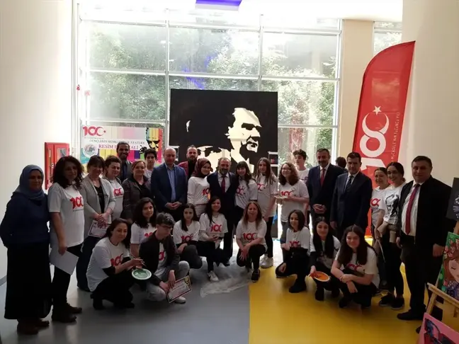Gençlerin Renkleri ile Gençlerin Gözünden Atatürk