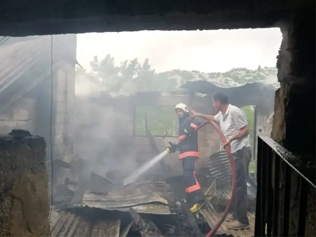 Mersin'de çiftlik evinde çıkan yangın korkuttu
