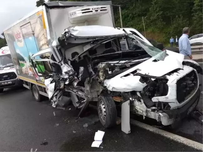 Rize'de iki kamyonet çarpıştı: 1'i ağır, 3 yaralı