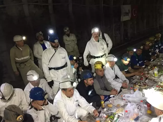 Maden ocağında iftar