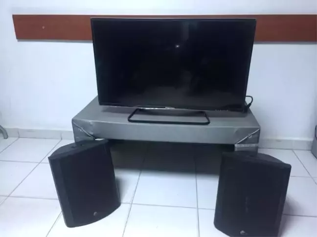 Çalıntı eşyaların bulunduğu araçta yakalanan 4 kişi tutuklandı