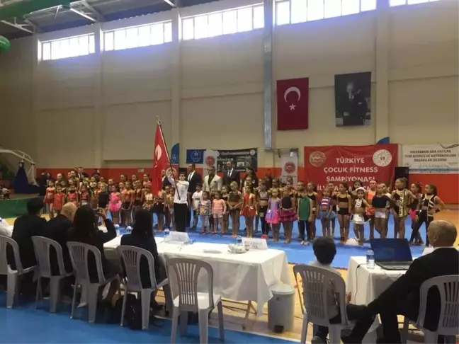 Türkiye Çocuk Fitness Şampiyonası Milli Takım Seçmeleri Kuşadası'nda yapıldı