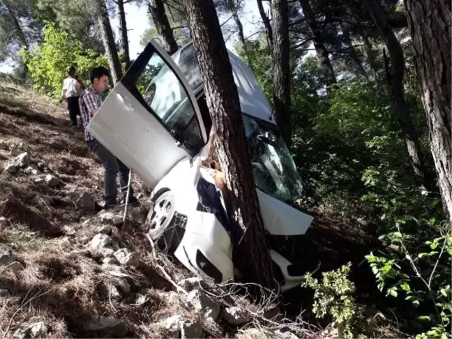 Osmaniye'de kontrolden çıkan araç uçuruma düşmekten son anda kurtuldu