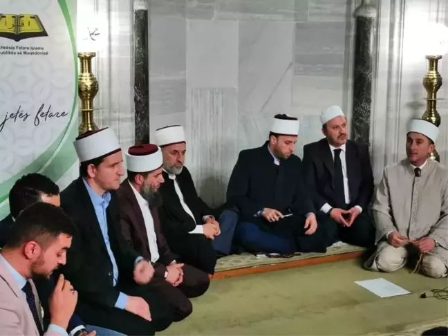 Kadir Gecesi Münasebetiyle Üsküp'te Bulunan Tarihi Mustafa Paşa Camiine Halk Yoğun Katılım Gösterdi