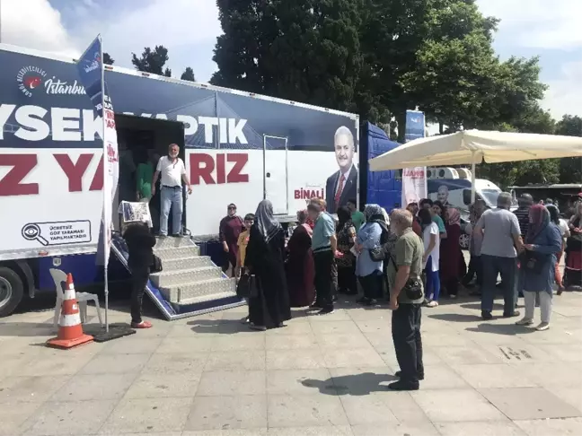 Beşiktaş'ta vatandaşlara ücretsiz göz taraması başladı