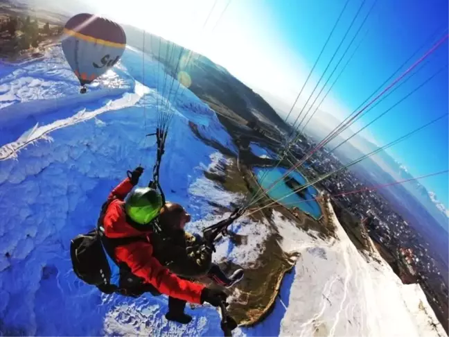 Pamukkale'de hedef yıllık 40 bin yamaç paraşütü uçuşu