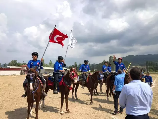 Sındırgı'da atlı cirit yarışmaları düzenlendi