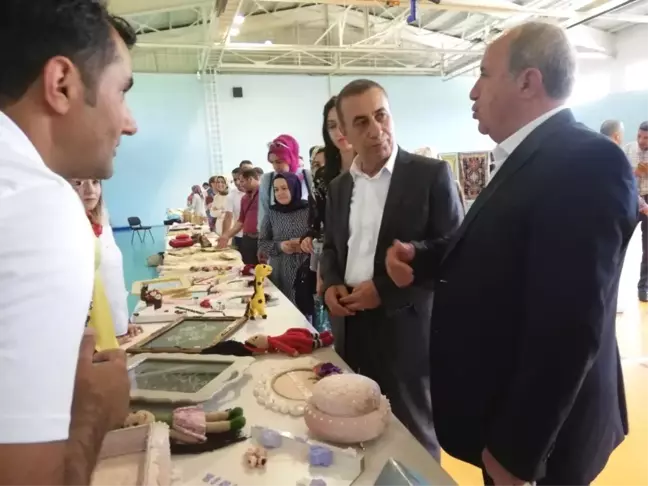 Hizan'da yıl sonu sergisi düzenlendi