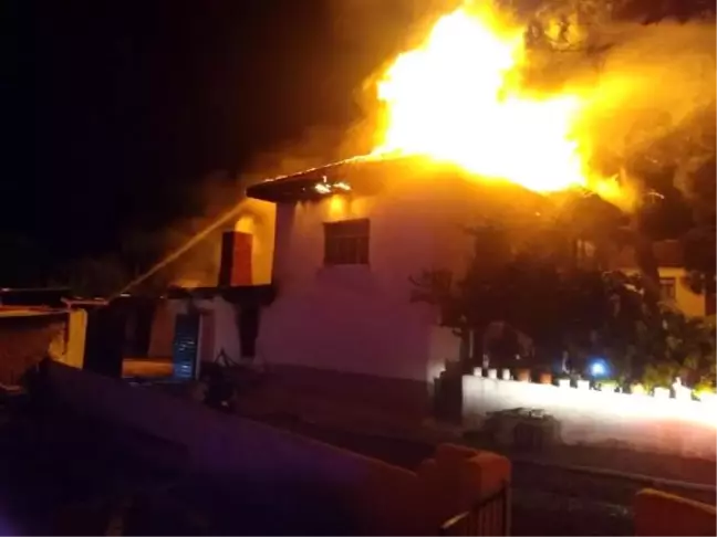 Evlerindeki yangında dumandan etkilenen yaşlı çift öldü