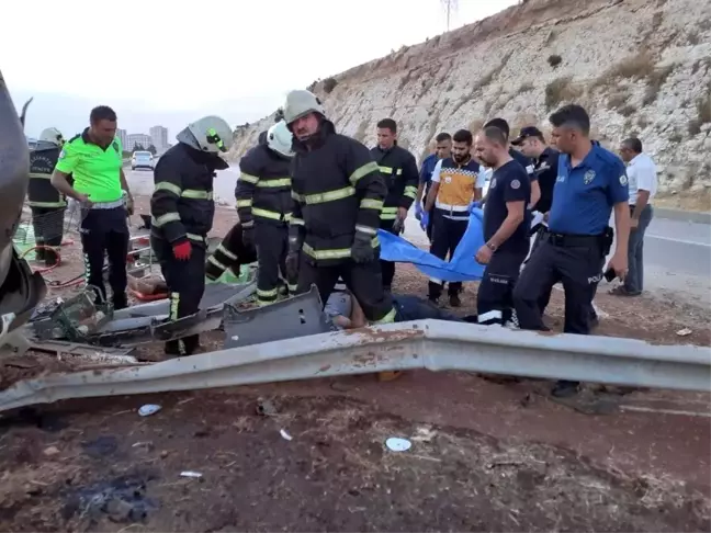 Sebze yüklü tır otobanı savaş alanına çevirdi: 3 ölü