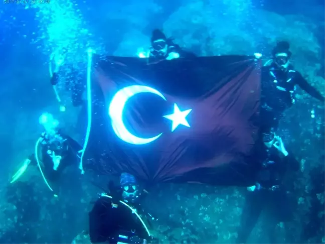 15 Temmuz'u su altında andılar