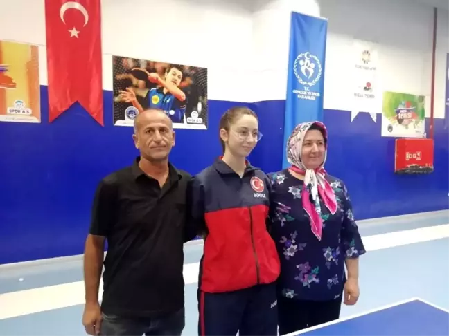 Masa tenisinde ilklere imza atan Özge Yılmaz'a tebrik ziyareti