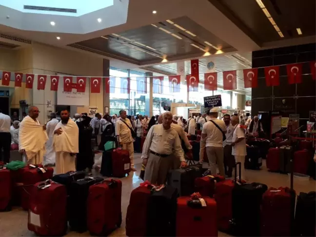 Şanlıurfa'da hacı adayları dualarla uğurlandı