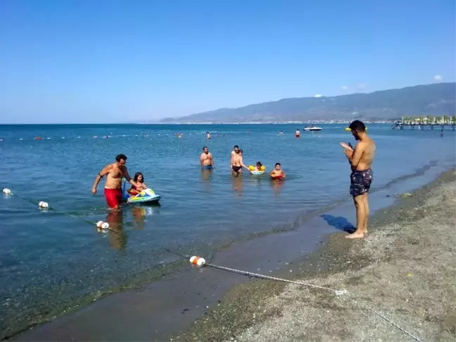Edremit'te deniz oyuncağı ile açılan çocuğu cankurtaran ekibi kurtardı