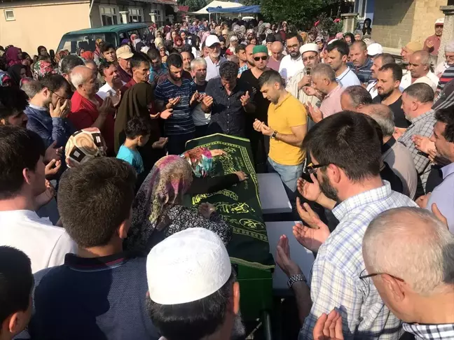 Sapanca Gölü'nde boğulan çocuk defnedildi