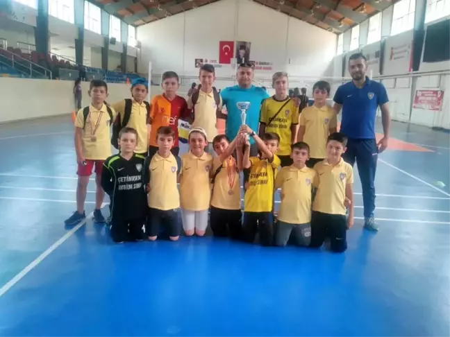 Şampiyon miniklerin Gençlik ve Spor Müdürlüğü ziyareti