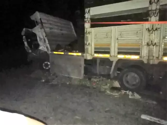 Otomobil ile kamyon kafa kafaya çarpıştı: 1 ölü, 1 yaralı