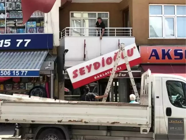 Sahipleri hamile kadının aracına saldırmıştı! Seydioğlu'nun tabelaları indiriliyor