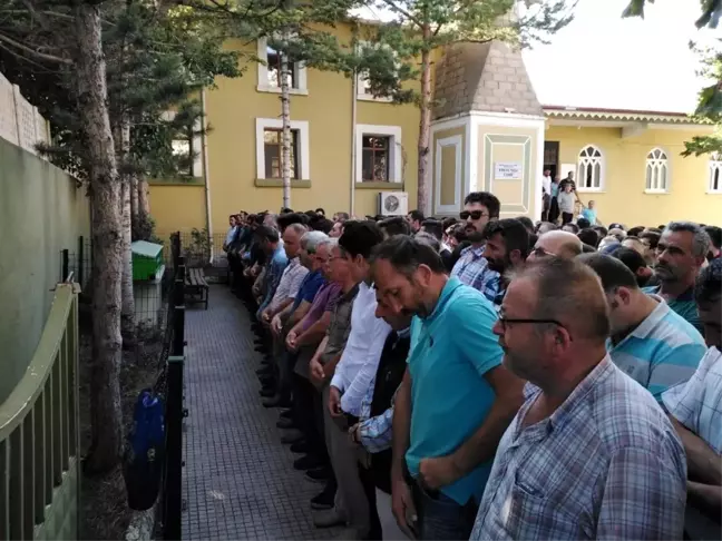 Baraj gölünde boğulan genç son yolculuğuna uğurlandı