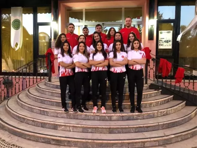 Genç güreşçiler, Estonya'daki Dünya Şampiyonası'na hazır