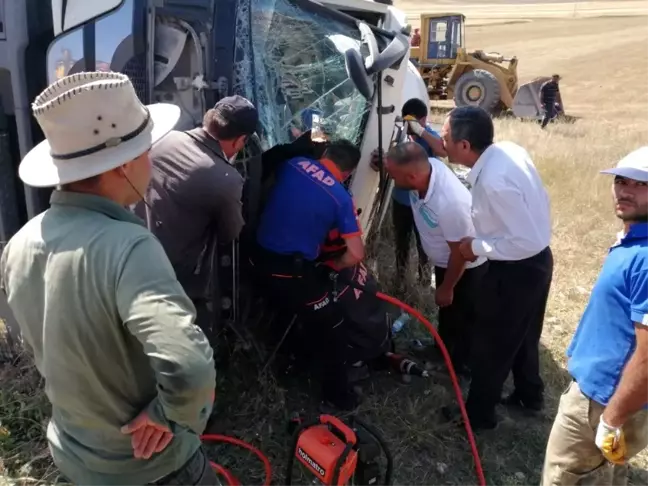 Kars'ta beton mikseri devrildi: 1 yaralı