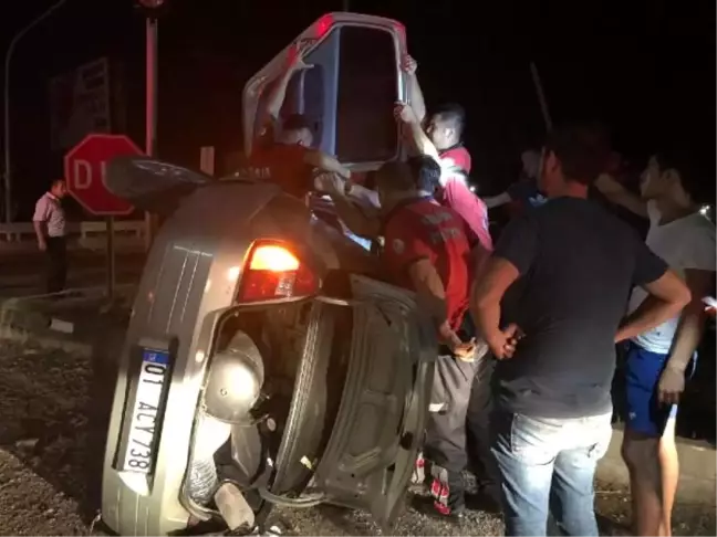 Kontrolden çıkan otomobil refüje çarpıp, devrildi: 1 yaralı
